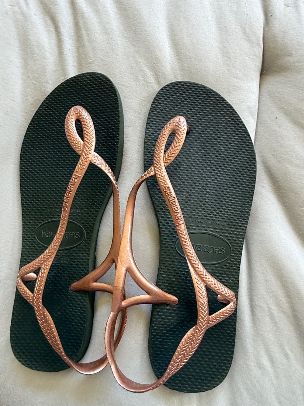 Havaianas Women's Black Flip Sandals with Metallic Copper Straps